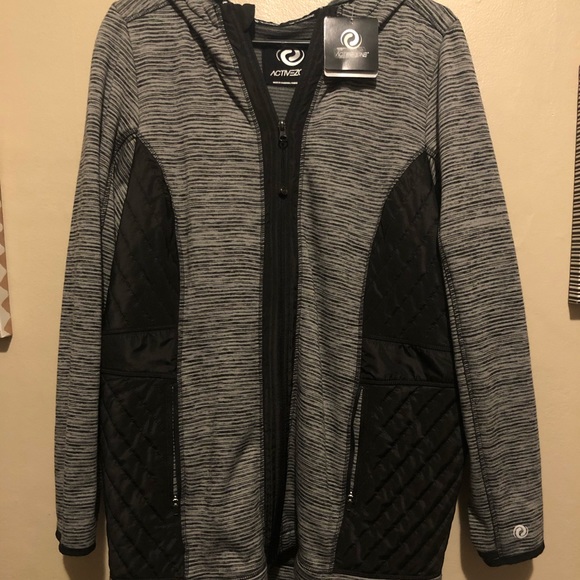 Zip up - Picture 1 of 1